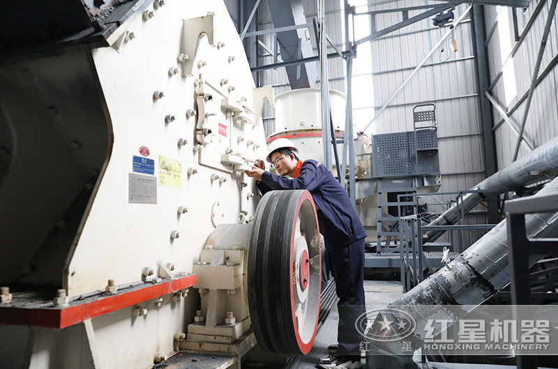 红星技术工程师深入现场为客户调试设备